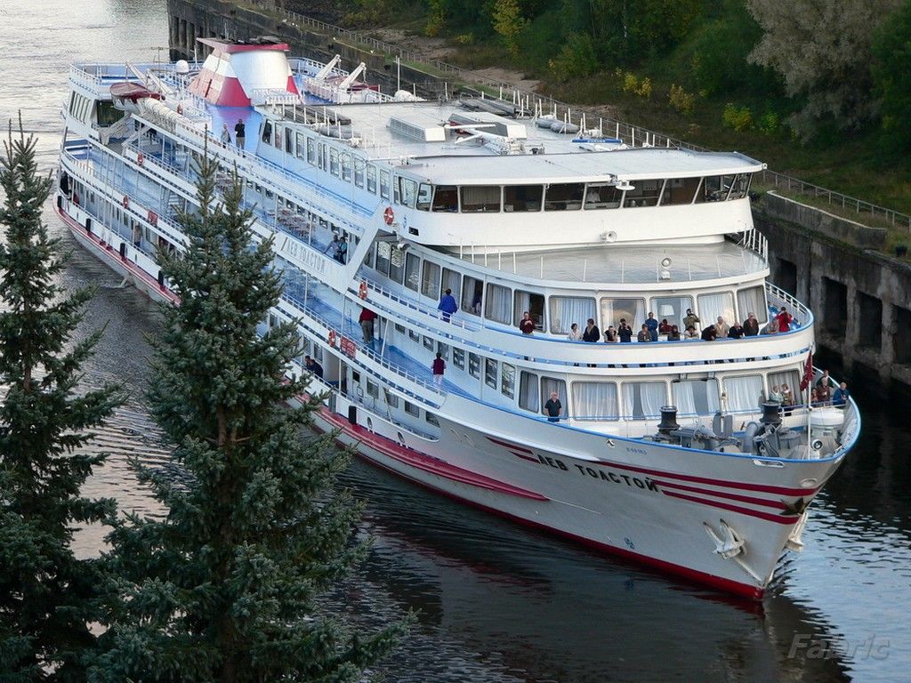 Т/Х «ЛЕВ ТОЛСТОЙ» 